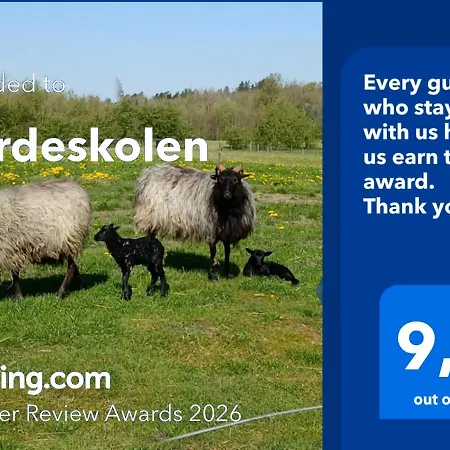 Hyrdeskolen Проживание в семье